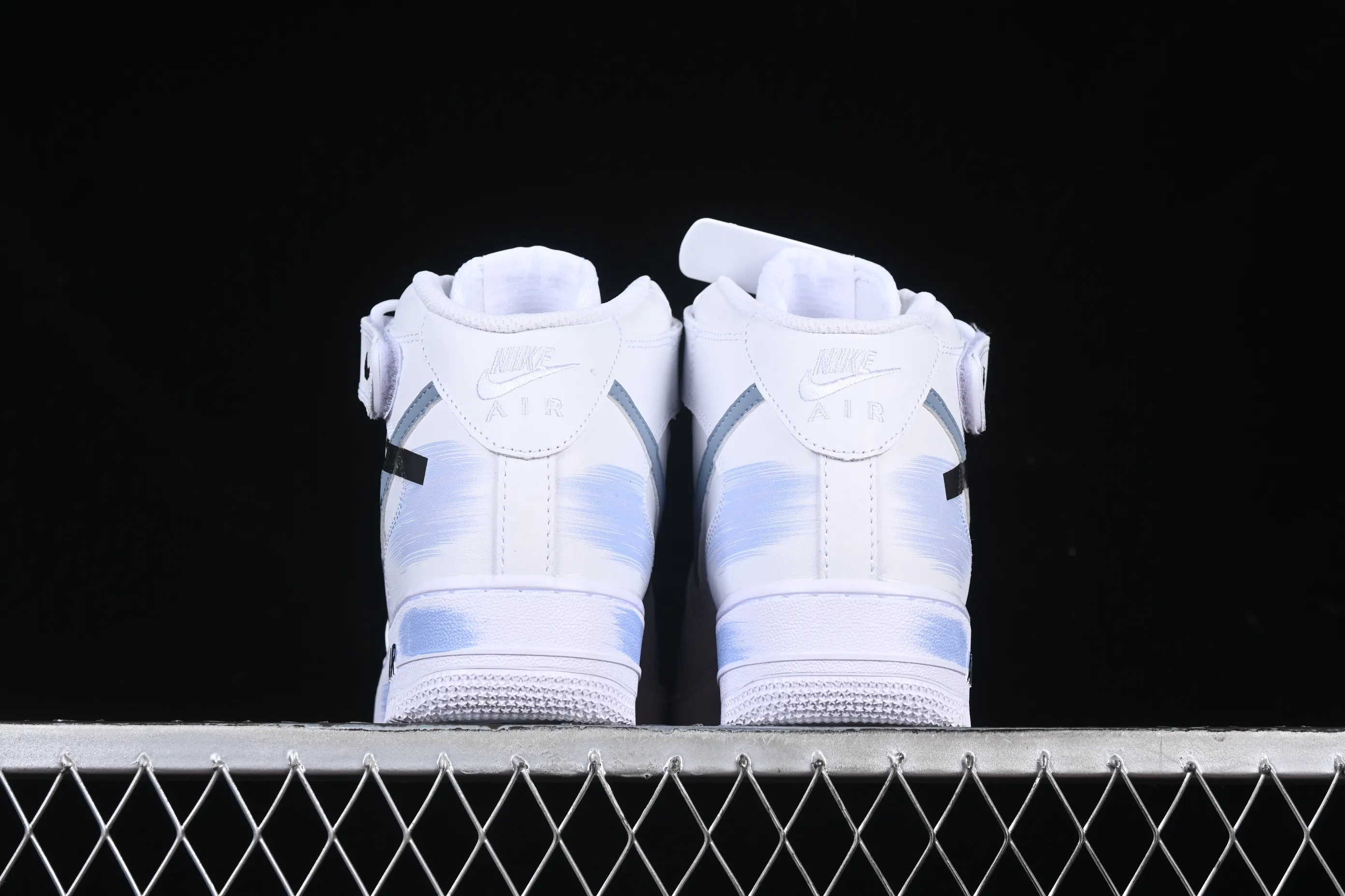 All Categories Nk Air Force 1 Air Force Series Nk Air Force 1 Mid Air Force Mid Nk Air Force 1'07 Mid Broken Hook Inkjet Painting Second Dimension Theme Air Force One Mid Casual Sneakers ZH0316-056